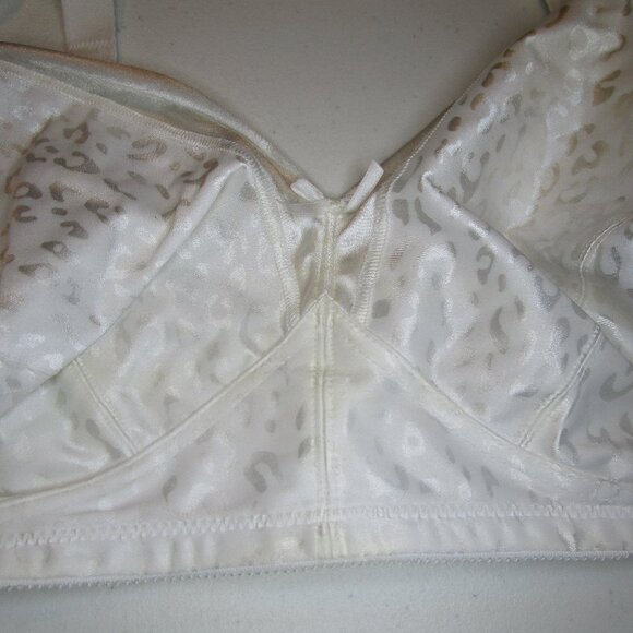 JUST MY SIZE by HANES BRA C50/115 Wht Lot of 2 - Picture 2 of 8